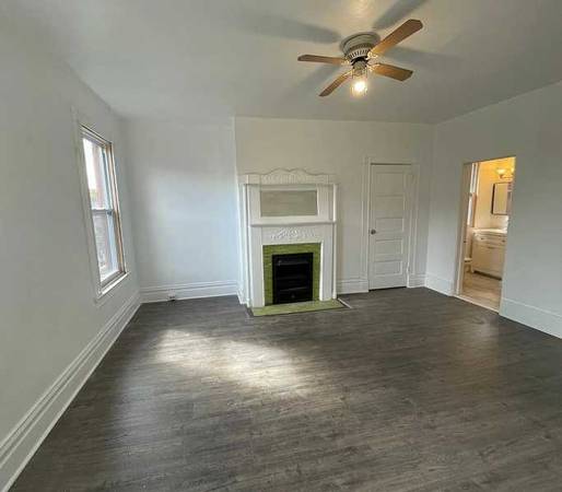 Listing photo 1 of 3