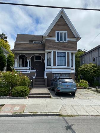 Listing photo 1 of 5