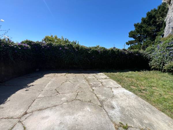 Listing photo 1 of 5