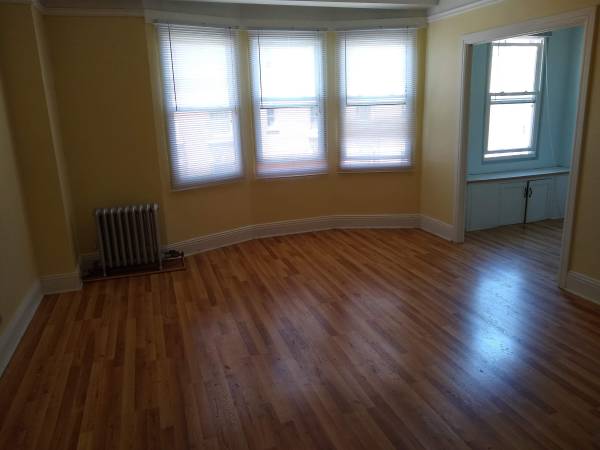 Listing photo 1 of 5