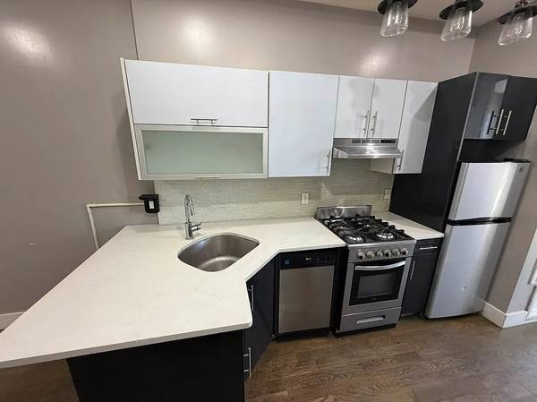 Listing photo 1 of 5