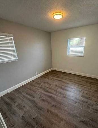 Listing photo 1 of 3