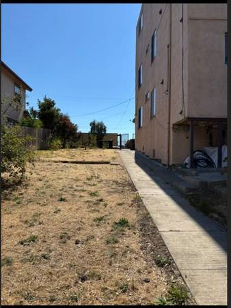 Listing photo 1 of 5