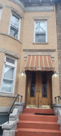 Listing photo 1 of 5