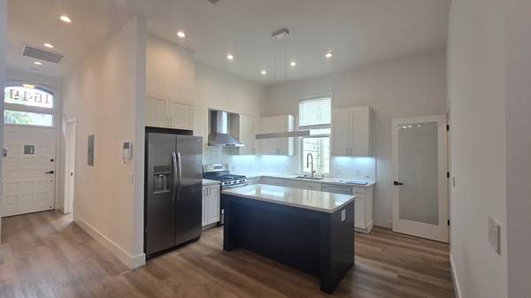Listing photo 1 of 5