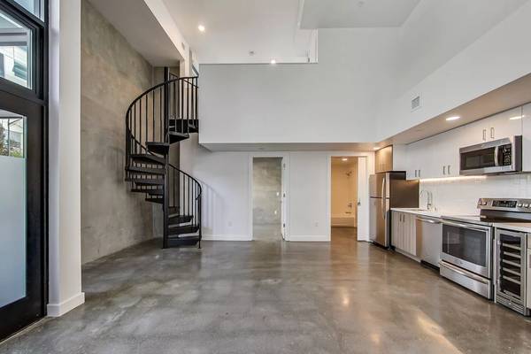 Listing photo 1 of 5