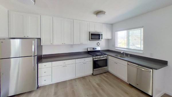 Listing photo 1 of 5