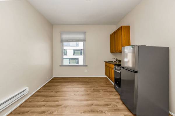Listing photo 1 of 5