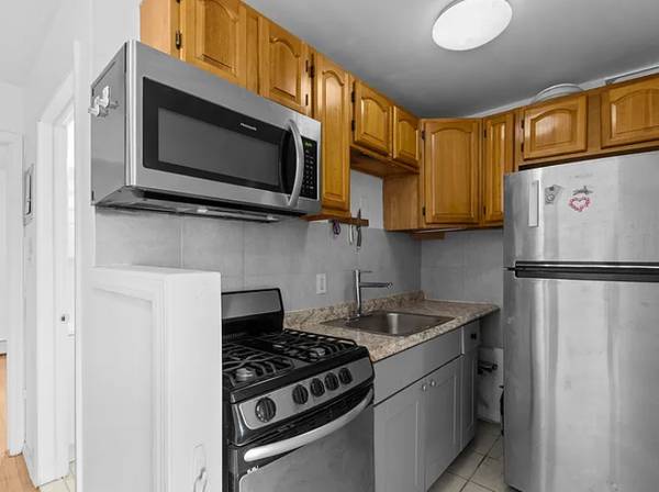 Listing photo 1 of 4