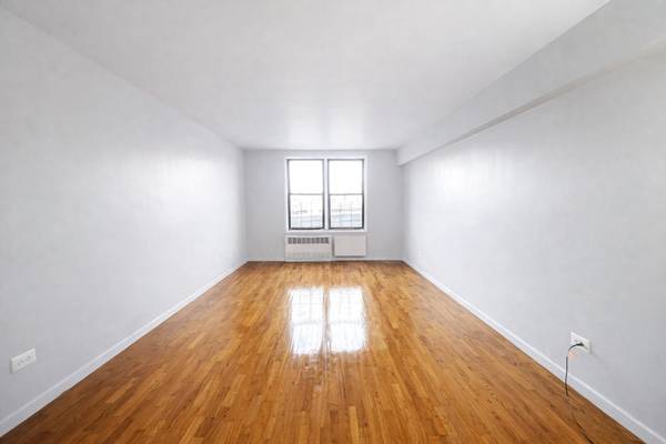 Listing photo 1 of 5