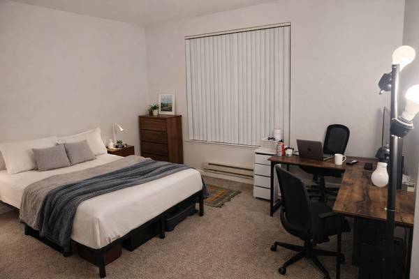 Listing photo 1 of 2