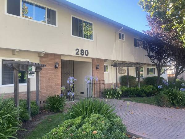 Listing photo 1 of 5