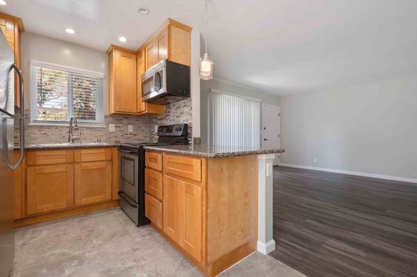 Listing photo 1 of 5