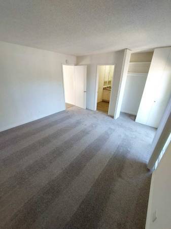 Listing photo 1 of 3