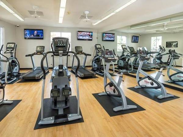 Listing photo 1 of 4