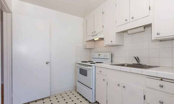 Listing photo 1 of 4
