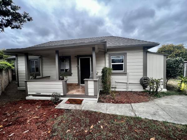 Listing photo 1 of 5