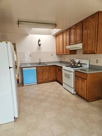 Listing photo 1 of 5