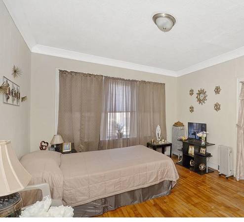 Listing photo 1 of 3