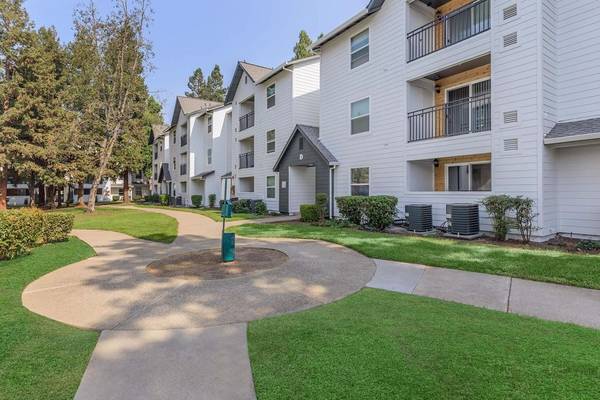 Listing photo 1 of 5