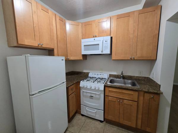 Listing photo 1 of 5