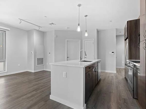 Listing photo 1 of 5