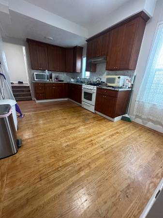 Listing photo 1 of 5