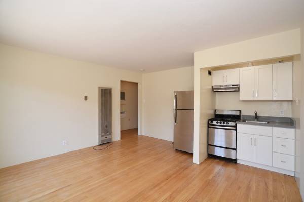 Listing photo 1 of 5