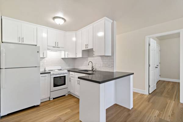 Listing photo 1 of 5