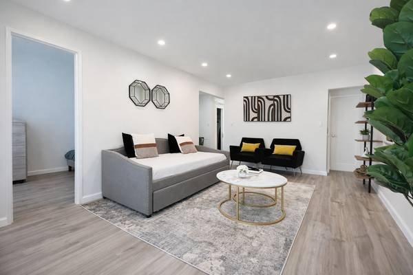 Listing photo 1 of 5