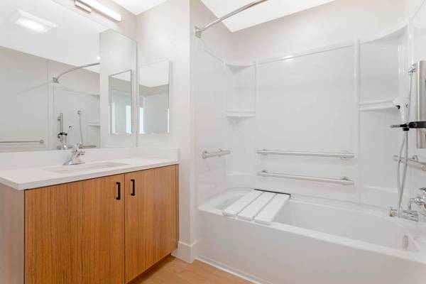 Listing photo 1 of 5