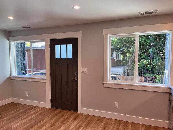 Listing photo 1 of 5