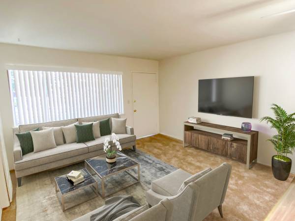 Listing photo 1 of 5