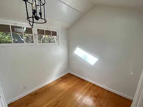 Listing photo 1 of 4