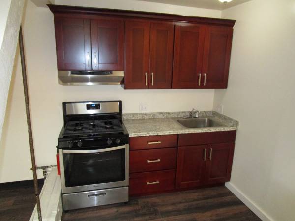 Listing photo 1 of 5