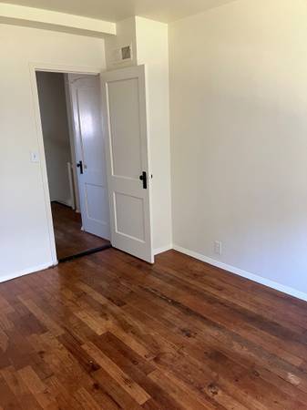 Listing photo 1 of 3