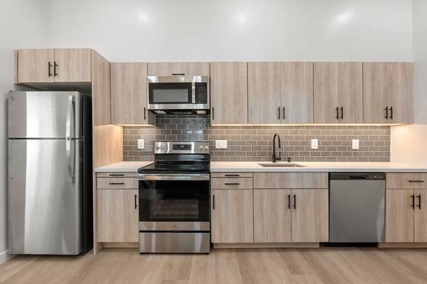 Listing photo 1 of 5