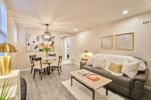 Listing photo 1 of 5