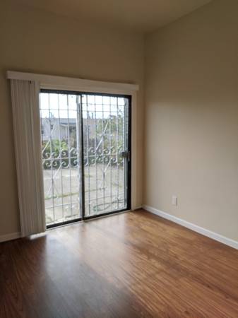 Listing photo 1 of 3
