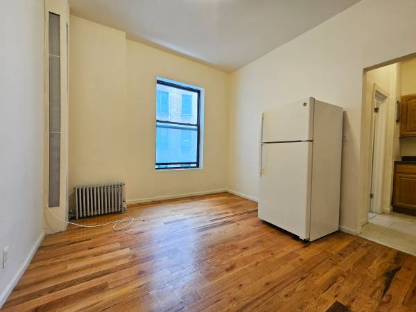 Listing photo 1 of 5