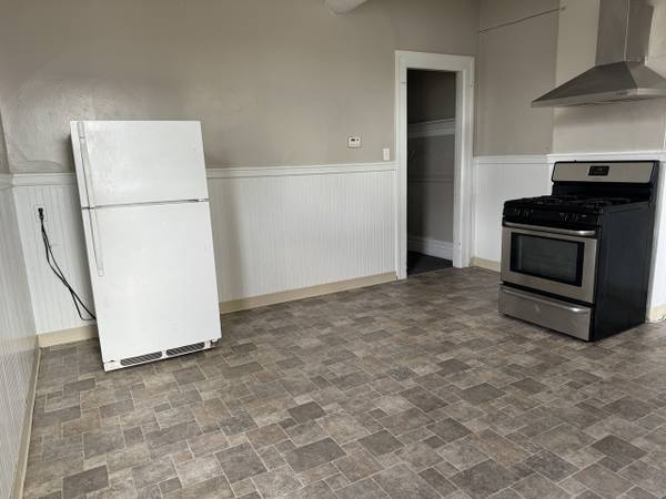 Listing photo 1 of 5