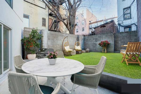 Listing photo 1 of 5