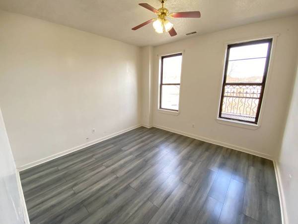 Listing photo 1 of 5