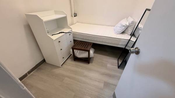 Listing photo 1 of 5