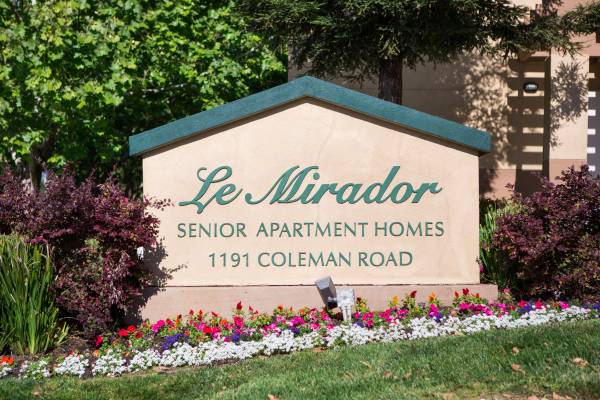 Listing photo 1 of 5