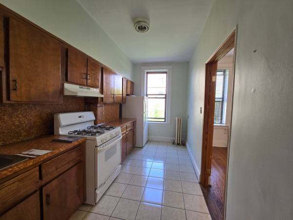 Listing photo 1 of 4