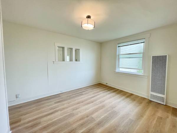 Listing photo 1 of 5