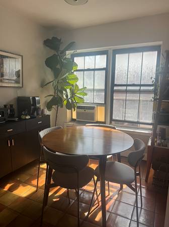 Listing photo 1 of 8