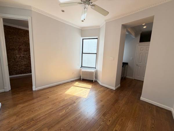 Listing photo 1 of 5