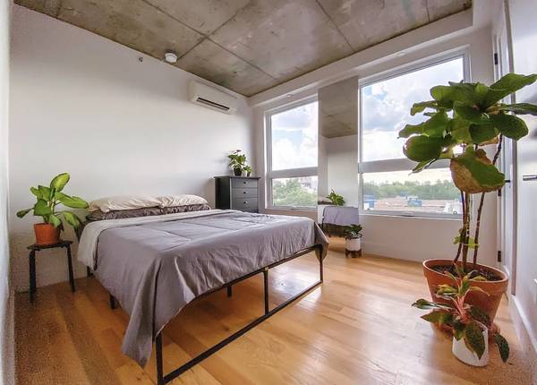 Listing photo 1 of 5